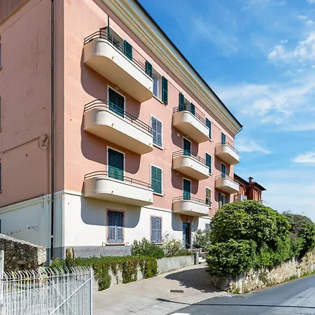 Hostdomus - Casa Ester * Noli